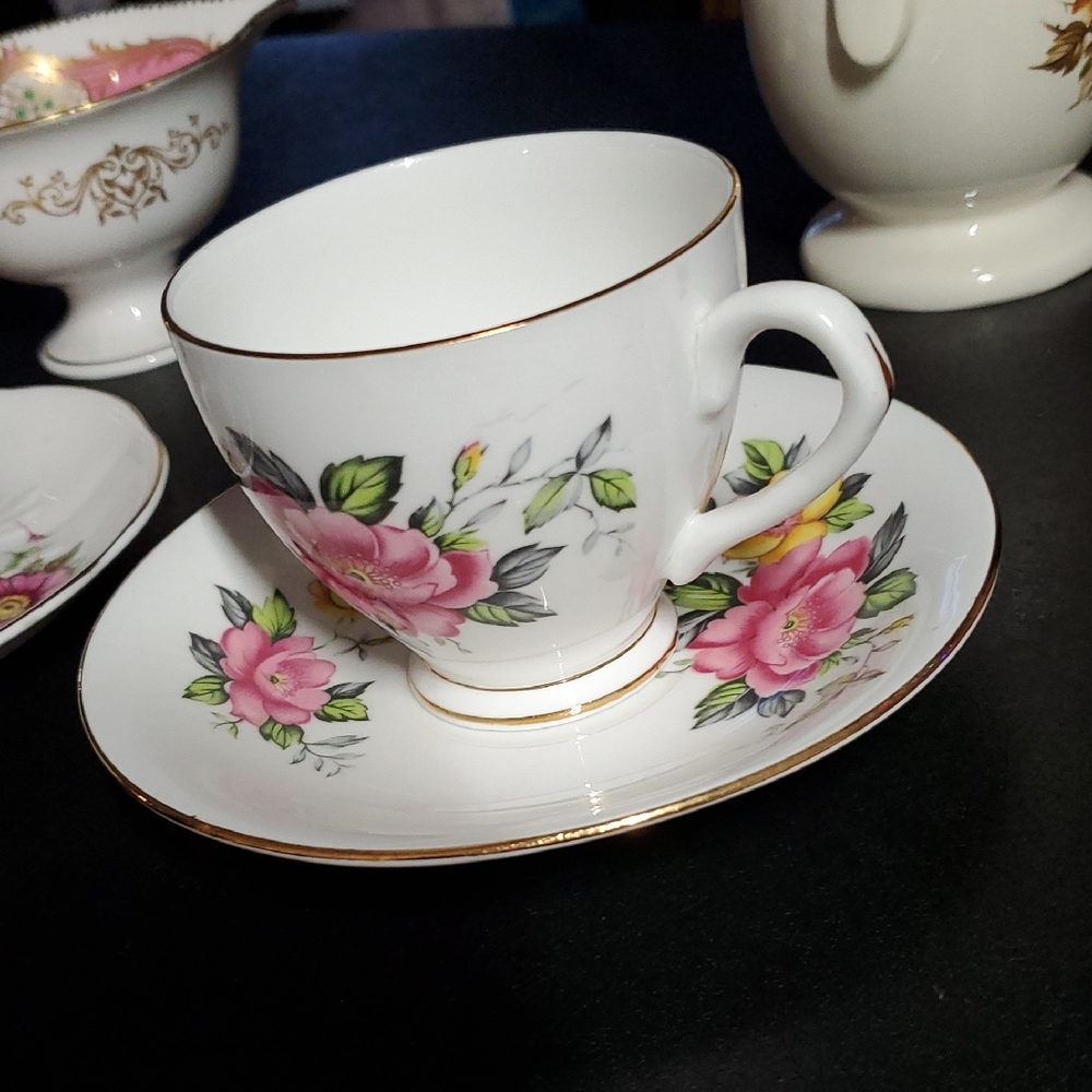 Eight Different Sets Of Floral Porcelain Teacup and Saucer Set - Picture 6 of 13